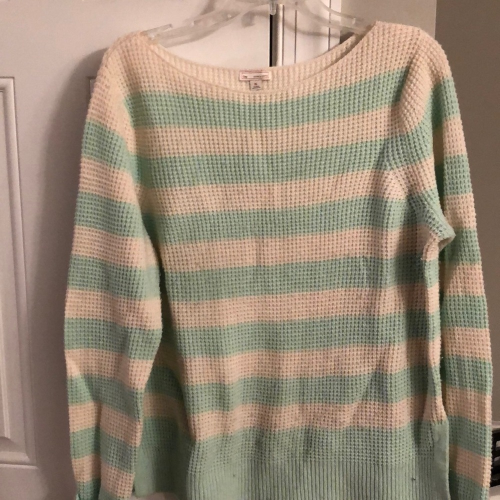 Gap sweater